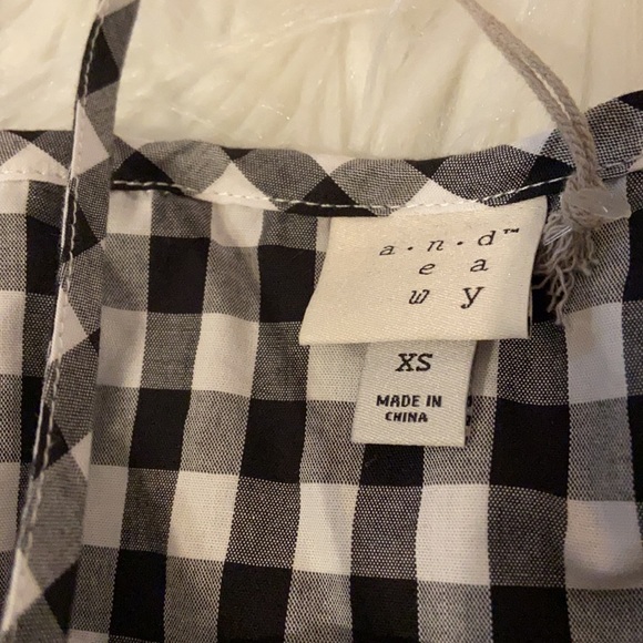 Black/white Gingham ruffle tank ❤️ - Picture 5 of 6